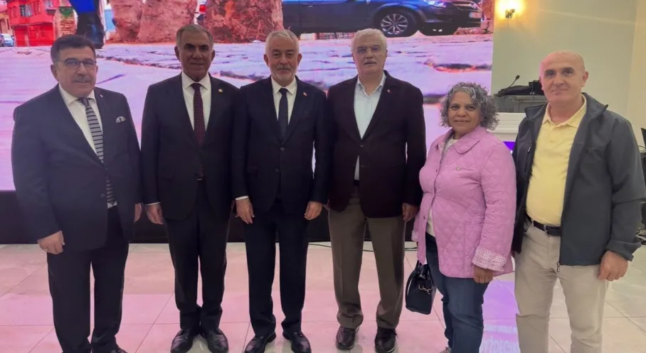 Ankara'da Ispartalılar Bir Araya Geldi: Bayram Özçelik'e Yoğun İlgi!