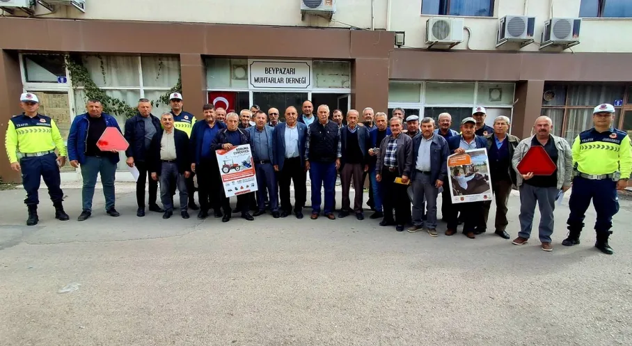 Ankara'da Jandarmadan Muhtarlara Traktör Reflektörü Uyarısı!