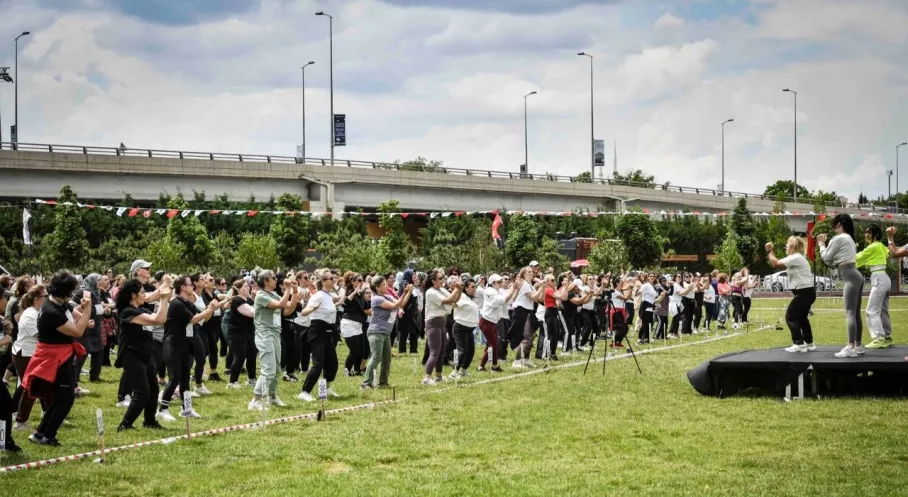Ankara'da Rekor Denemesi: Başkentli Kadınlar Aerobikle Guinness'e Göz Dikti!