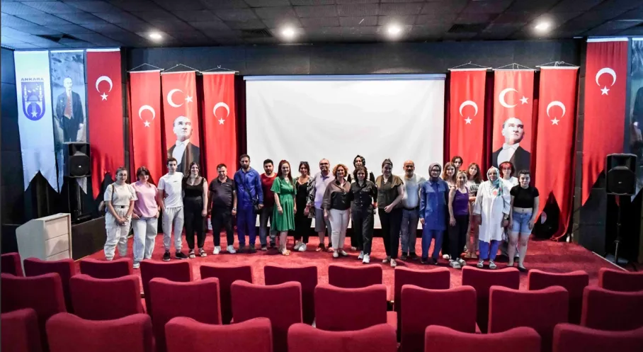 Ankara'da Tiyatro Rüzgarı: Mahalleler Sahneye Çıkıyor!