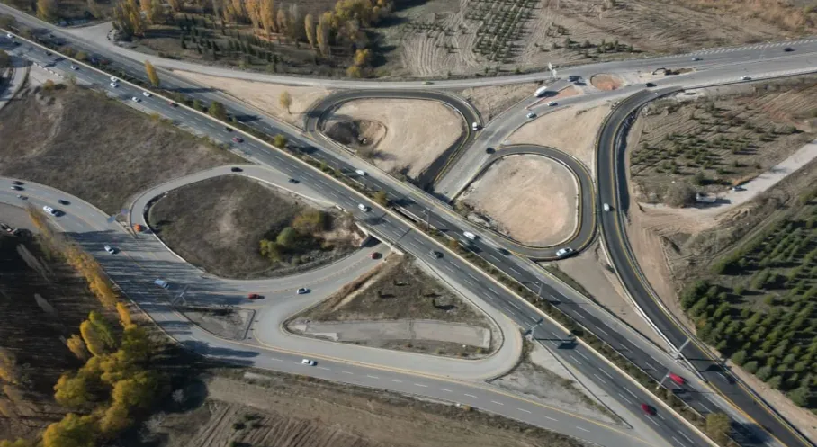 Ankara'da Trafik Rahatladı: Sabancı-Ankara Bulvarı Yonca Kavşağı Açıldı!