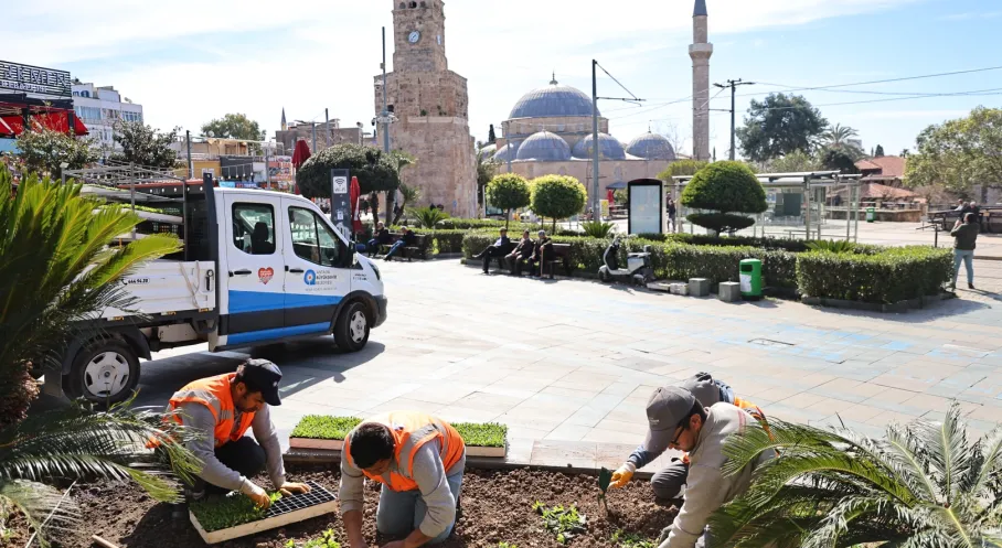 Antalya Baharı Karşılamaya Hazır: 4 Milyon Çiçekle Kent Göz Kamaştıracak!