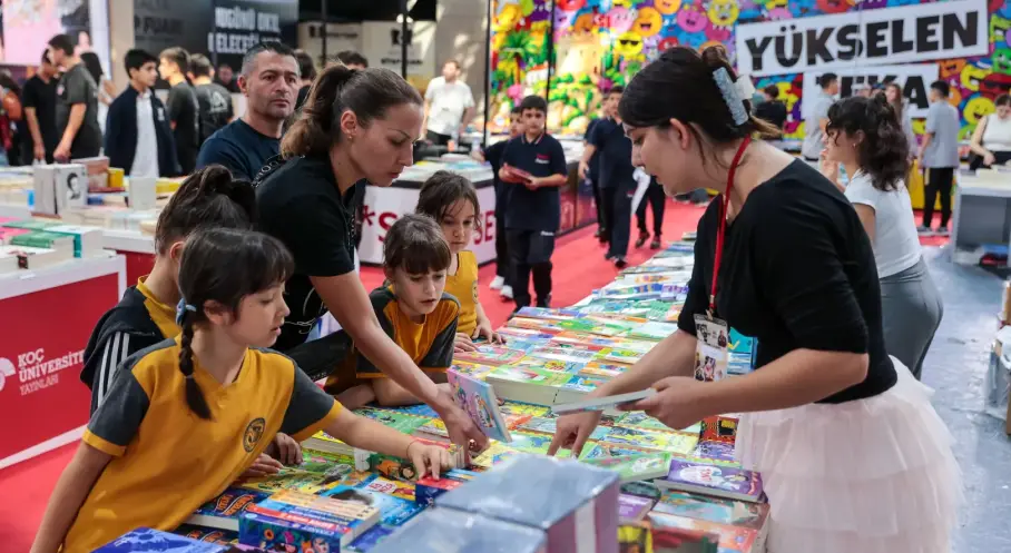 Antalya Kitap Fuarı’na İlgi Sürüyor