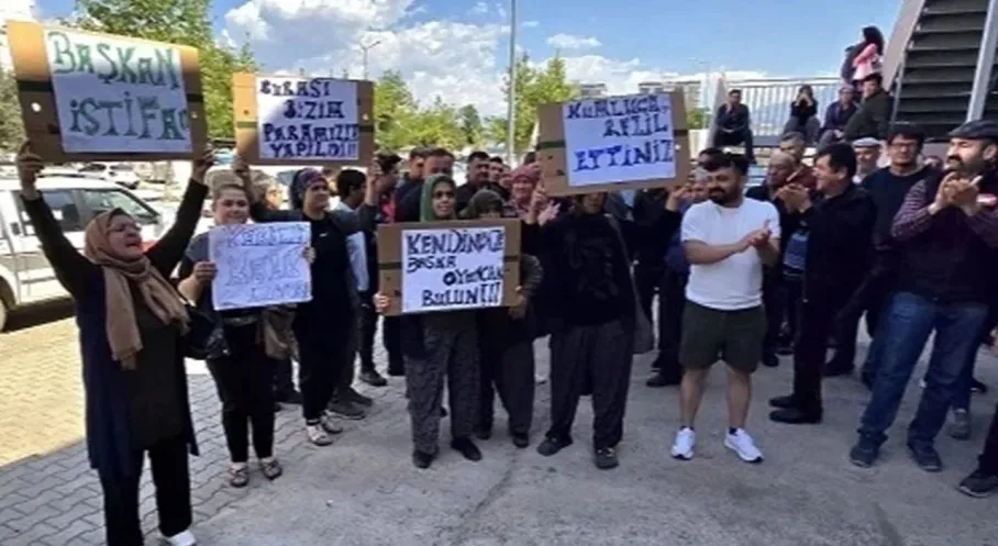 Antalya Kumluca'da Pazarcı Esnafından Belediye'ye Büyük Protesto!