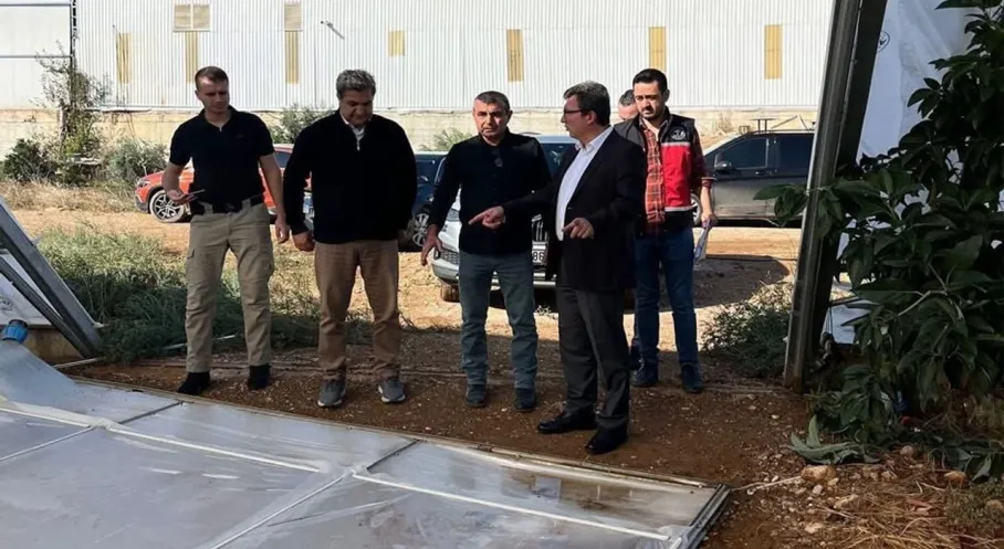 Antalya Serik'te Fırtına Felaketi: Seracılar Zarar Görmüş Durumda!