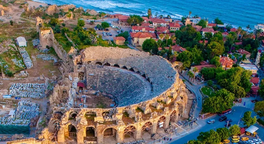 Antalya Turizmde Rekor Kırdı: Bir Günde 104 Bin Ziyaretçi!