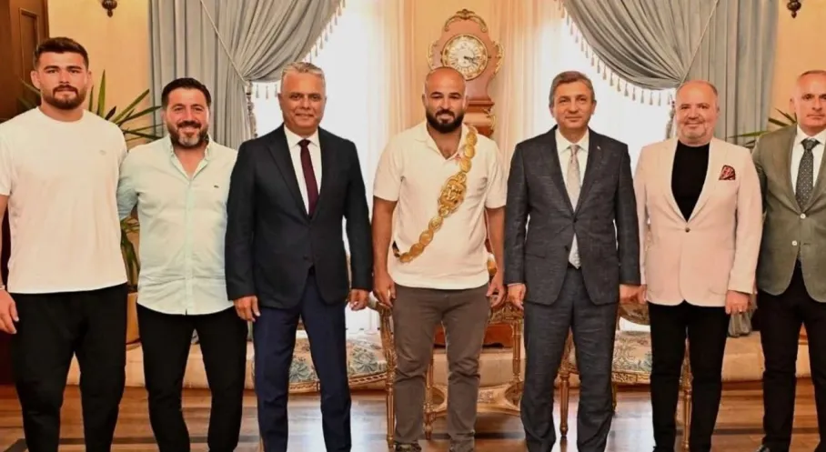 Antalya Valisi Şahin'den Kırkpınar Şampiyonu Okulu'ya Tebrik Ziyareti!
