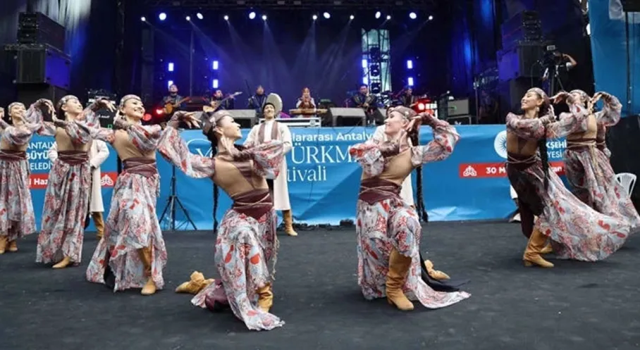 Antalya Yörük Türkmen Festivali Coşkusuyla Başladı! Göç ve Renkli Gösterilerle Dolu İlk Gün