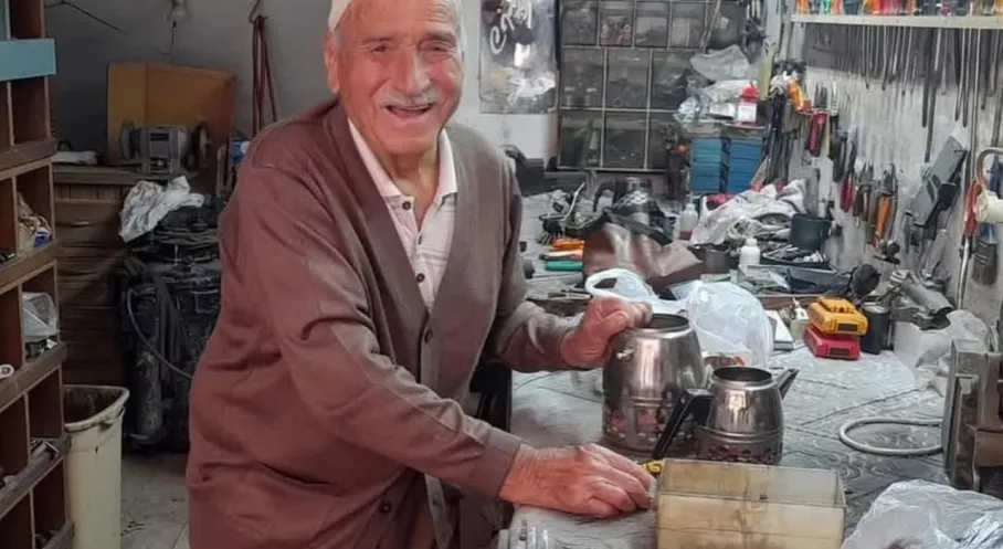 Antalya'da 88'lik Usta İsmet Zorlu, 70 Yıldır Tüfek Tamir Ediyor!