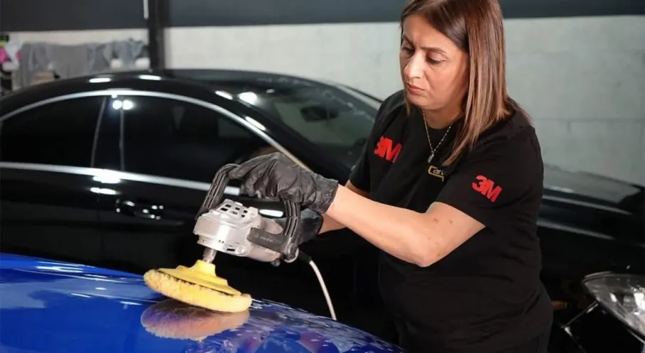 Antalya'da Erkek İşi Yapan Kadın! Usta Boyacı Nurgül'den İlham Veren Başarı Hikayesi