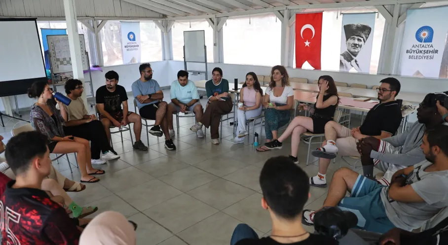 Antalya'da Gençlik Köprüsü: Doğu-Batı Kampı Bir Arada!