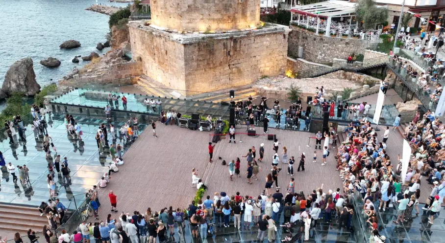 Antalya’da Gün Batımına Müzik Eşlik Etti