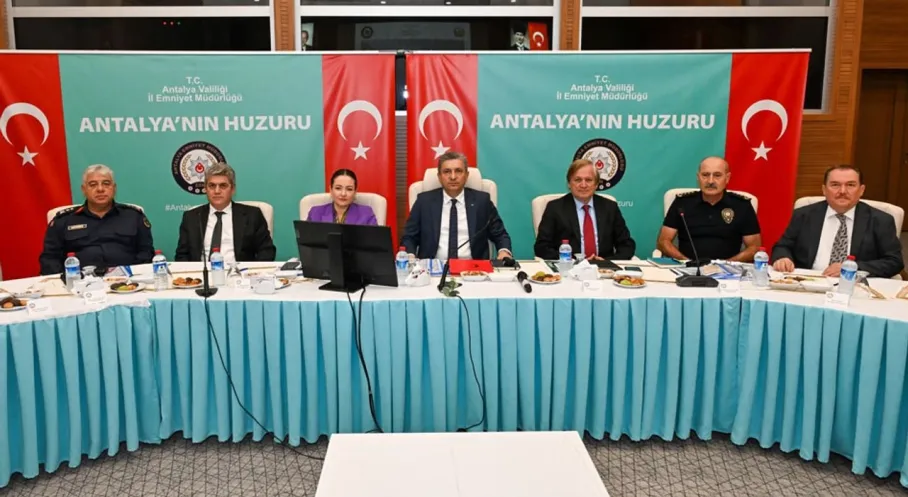 Antalya'da Kış Trafiği Alarmı! Güvenlik Önlemleri Masaya Yatırıldı