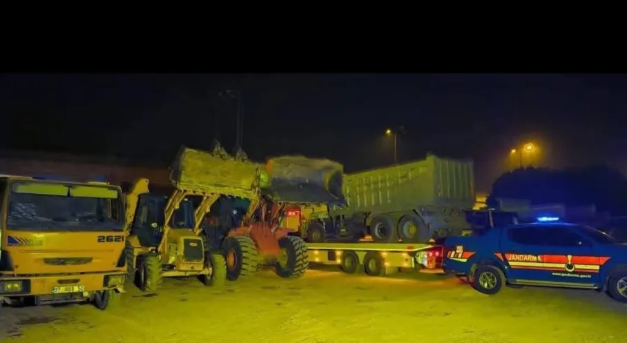 Antalya'da Kum Hırsızlığına Şafak Operasyonu: 1 Tutuklama, 8 Araç Bağlandı!