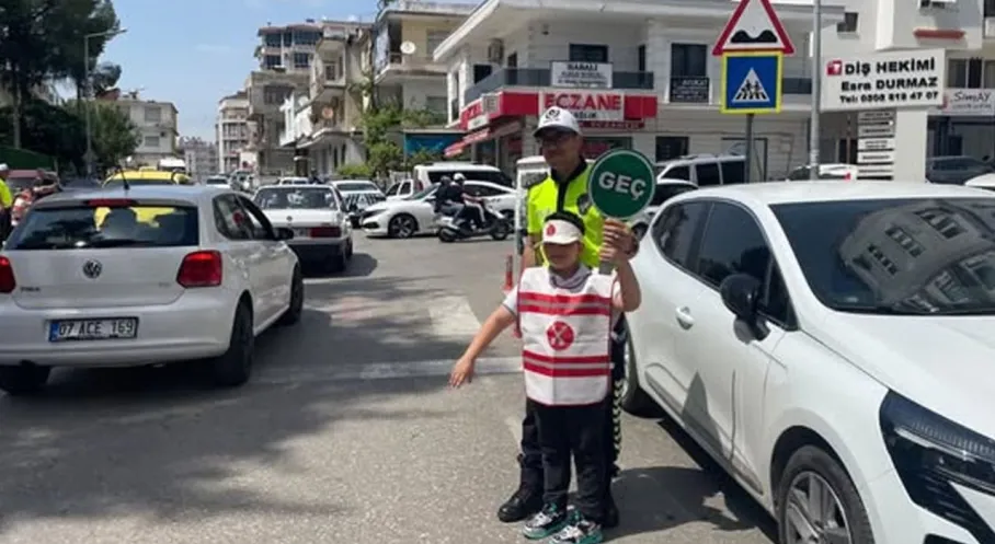 Antalya'da Miniklere Trafik Eğitimi: Geleceğin Sürücüleri Bilinçleniyor!