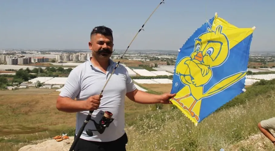 Antalya'da Oltayla Uçurtma Şov! Görenler Gözlerine İnanamadı