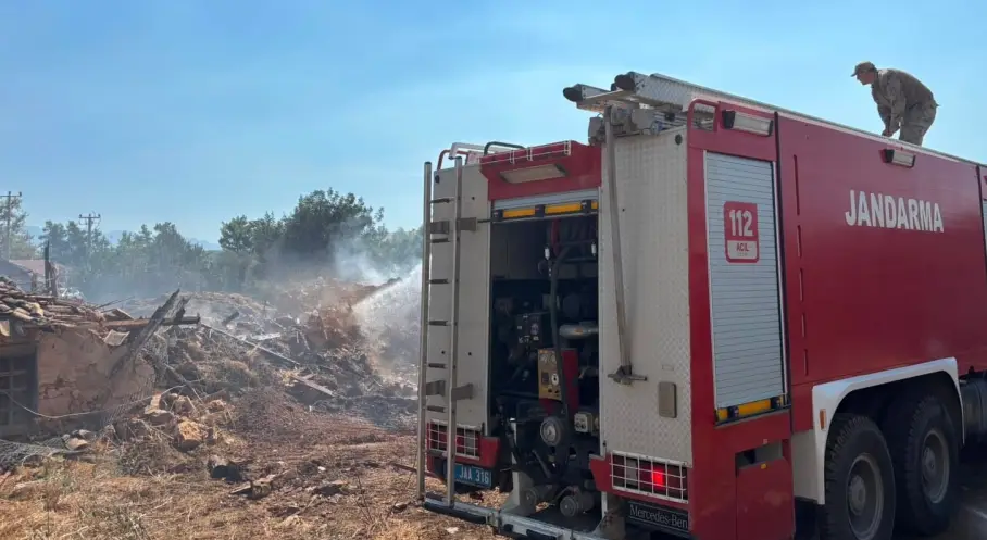 Antalya’da Orman Yangınlarına Jandarmadan Etkin Müdahale