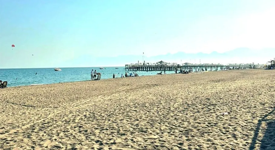 Antalya'da Sahiller Pırıl Pırıl! Aksu Belediyesi'nden Temizlik Seferberliği