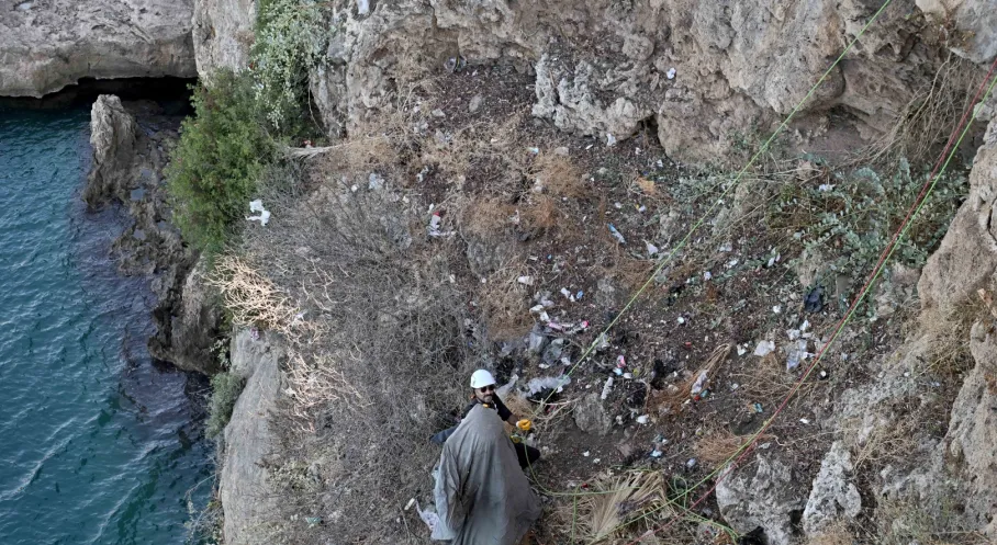 Antalya'da Şok! Denizden Lastik Tekerlek, Falezlerden Şişe Çıktı!