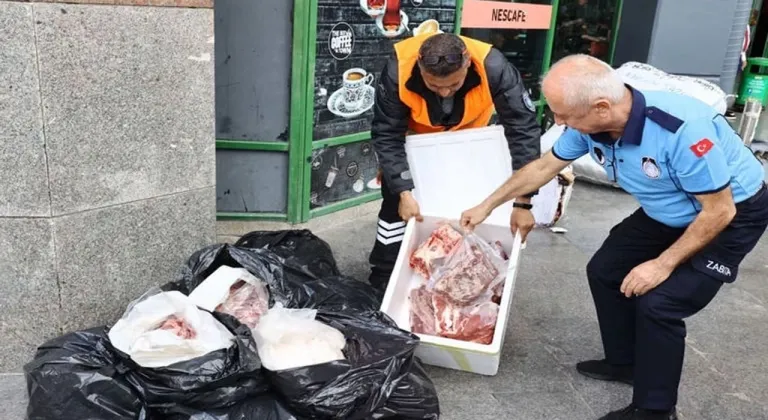 Antalya'da Şok! Otobüs Terminalinde Çöp Poşetleri İçinde 300 Kg Kaçak Et Ele Geçirildi!