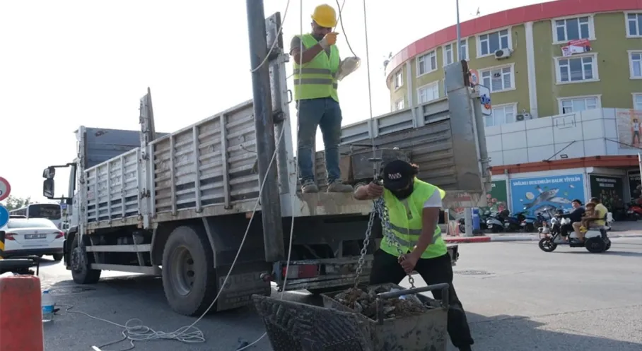 Antalya'da Yağmur Suyu Hatları Alarm Veriyor: 100 Milyon TL'lik Temizlik Seferberliği!