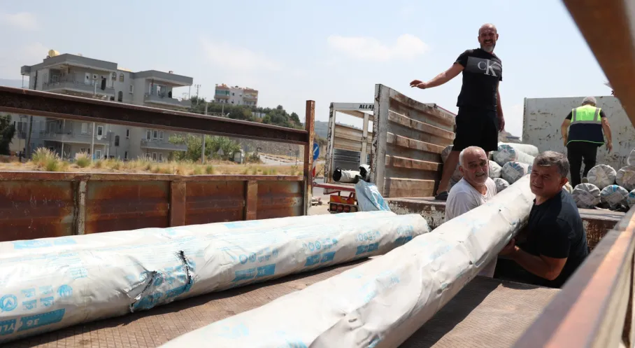 Antalya’dan Yangınzedelere Destek: Çiftçilere Sera Naylonu Yardımı