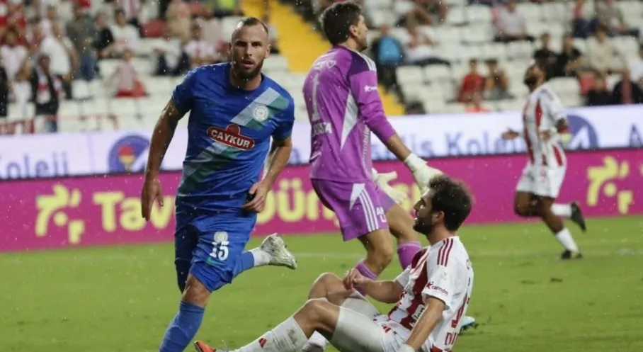 Antalyaspor Evinde Rizespor'a Farklı Mağlup! 5-2 Şok Yenilgi