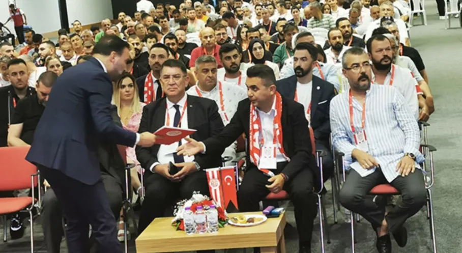 Antalyaspor'da Ergün Dönemi Devam: Olağan Genel Kurulda Güven Tazeledi!