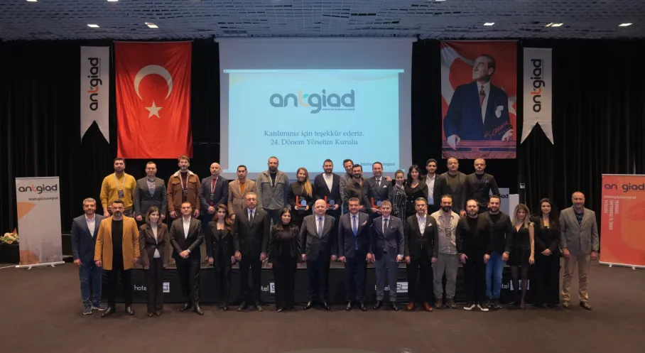 ANTGİAD Toplantısında Çarpıcı Gerçekler: Küresel Belirsizliğe Karşı Aile Anayasası Şart!