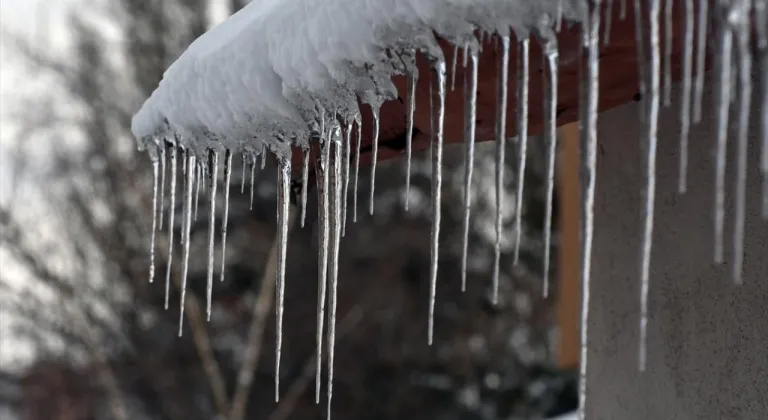 Ardahan'da Şiddetli Kış: Hava Eksi 22 Dereceye Düştü!