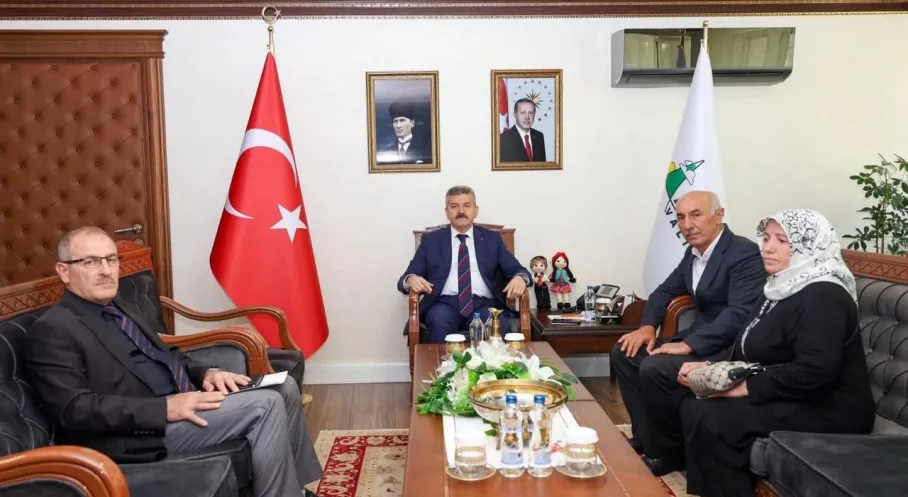 Artvin Valisi'nden Şehit Ailesine Anlamlı Ziyaret: Devlet Yanınızda!