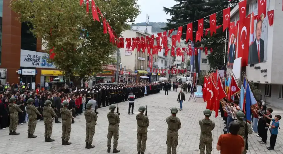 Artvin'de 29 Ekim Cumhuriyet Bayramı kutlanıyor