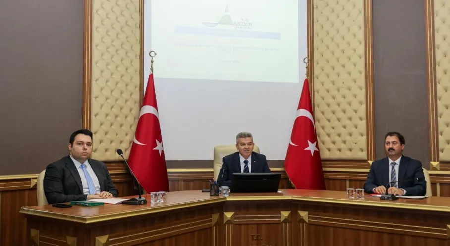 Artvin'de Bağımlılıkla Mücadelede Çığır Açan Adımlar! Vali Ergün'den Kritik Uyarı: 'Amatörce Olmaz'