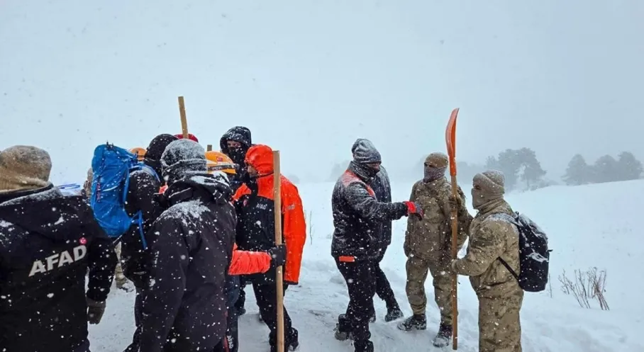 Artvin'de Çığ Faciası: Kayıp 2 Çoban İçin Zamanla Yarış! Arama Çalışmaları Hız Kesmiyor