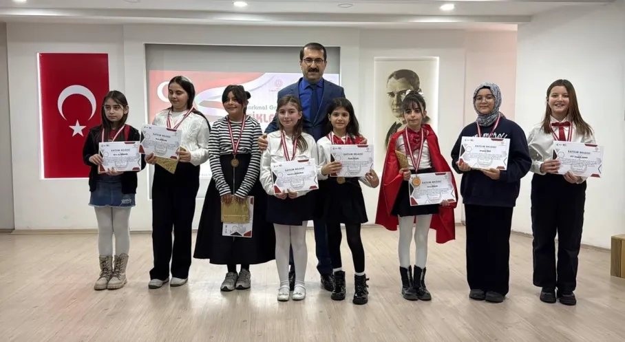 Artvin'de İstiklal Marşı Coşkusu Zirveye Çıktı! İl Birincisi Türkiye'yi Temsil Edecek