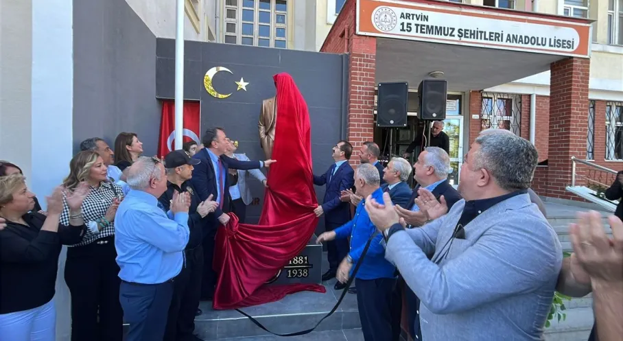 Artvin'den Eğitime Anlamlı Destek: Atatürk Anıtı Açıldı!