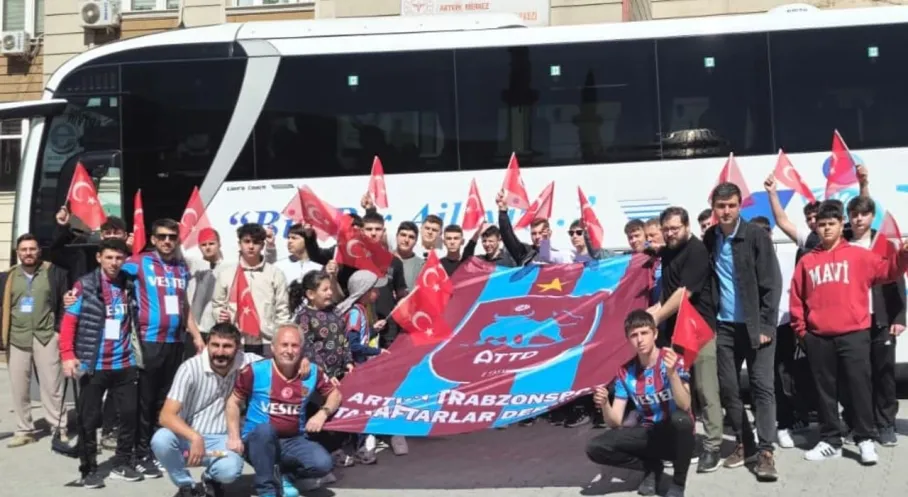 Artvin'den Tarihe Yolculuk: Öğrenciler Anıtkabir ve Çanakkale'ye Uğurlandı!