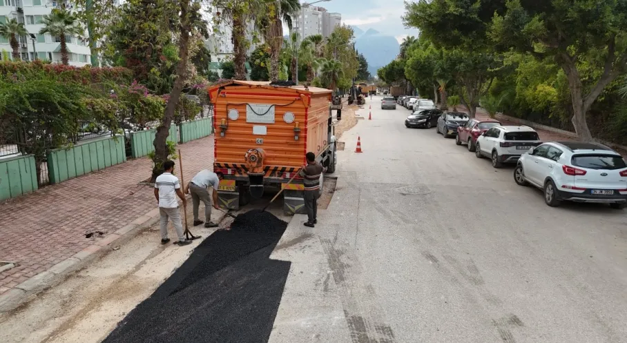 Konyaaltı'nda Dev Asfalt Hamlesi: ASAT Hangi Mahallelerde Çalışıyor? Yollar Baştan Başa Yenileniyor!
