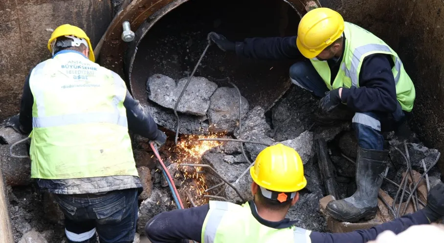 Antalya'da 35 Yıllık Hattaki Kritik Sorun Giderildi: ASAT'tan Kesintisiz Su Hamlesi!