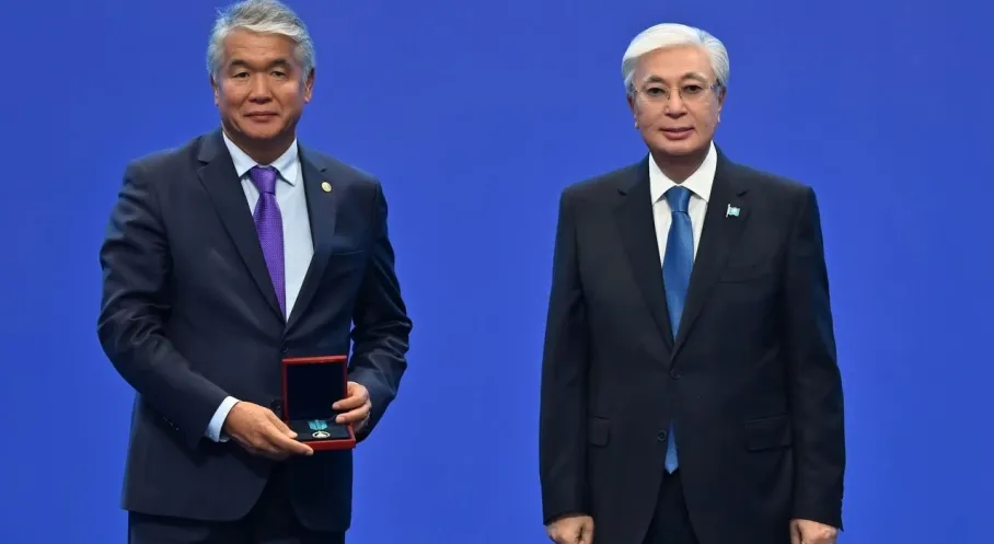 Astana'da TÜRKSOY'a Gurur Veren Ödül: Genel Sekreter Raev Onur Madalyası Aldı!