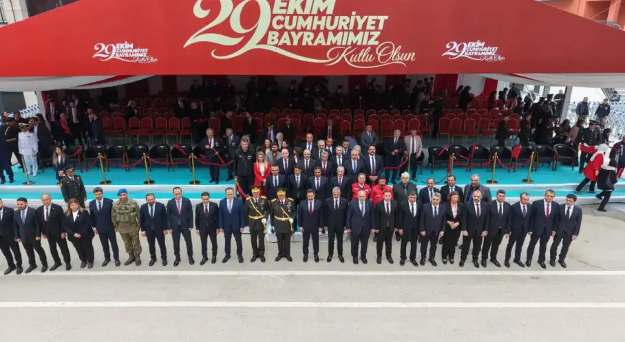 Atatürk Caddesi’nde Cumhuriyet’in 103. Yılı kutlandı