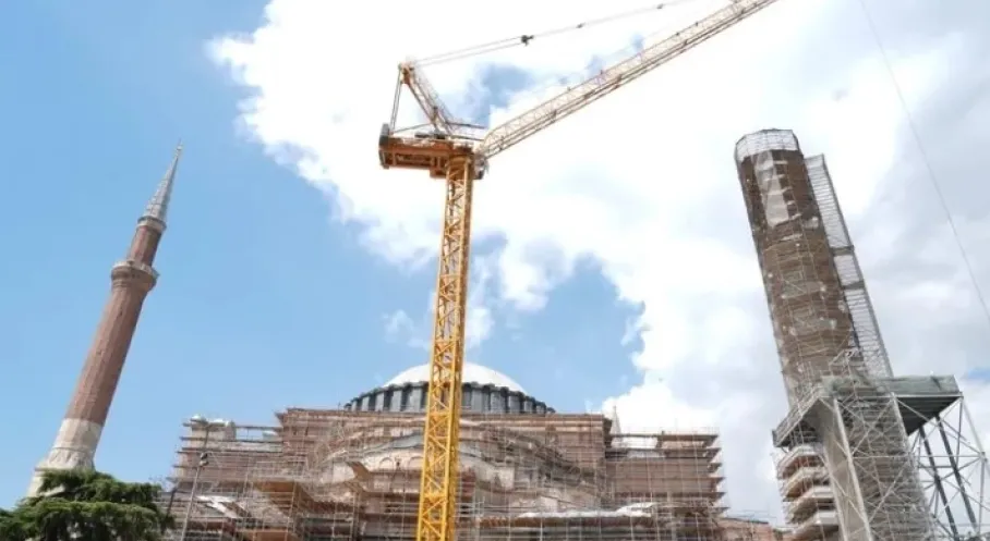 Ayasofya'da Dev Restorasyon: Bakan Ersoy'dan Kritik Açıklamalar!