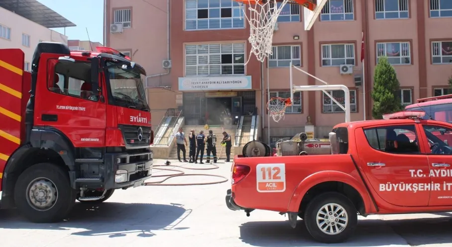 Aydın İncirliova'da İlkokulda Korkutan Yangın! Elektrik Kaçağı mı?