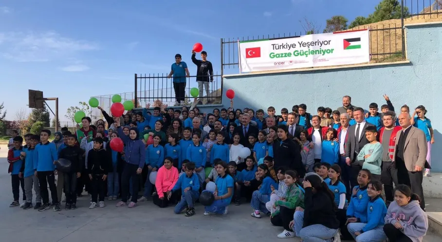 Aydın'da Öğrencilerden Anlamlı Hareket: Fidanlarla Geleceğe Umut Aşıladılar!