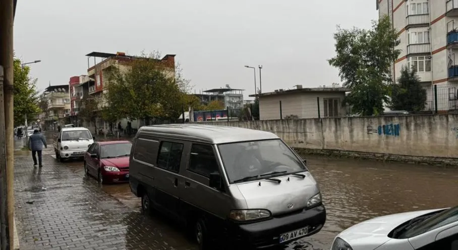 Aydın'da Şiddetli Yağış! Mahalle Sular Altında Kaldı