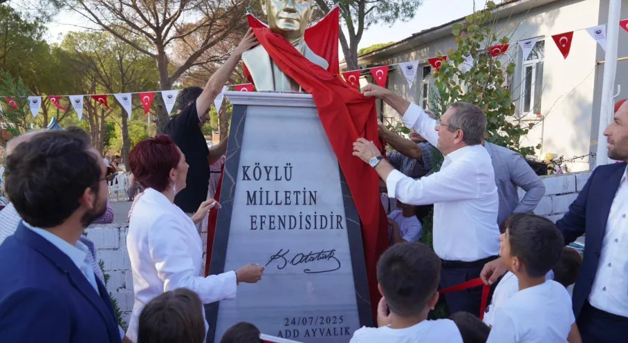 Ayvalık Hacıveliler Köyü'ne Atatürk Büstü Dikildi!