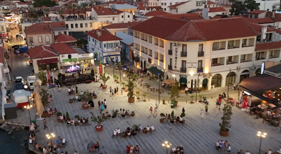 Ayvalık’ta Otopark Alanı Modern Yaşam Merkezine Dönüştü