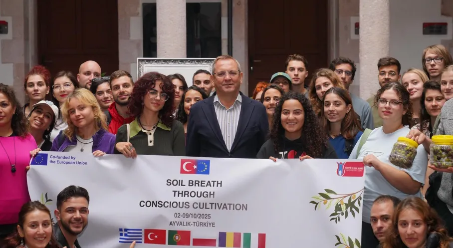 Ayvalık'ta Zeytin Hasadı! Gençler İklim Krizi ve Tarımı Konuştu