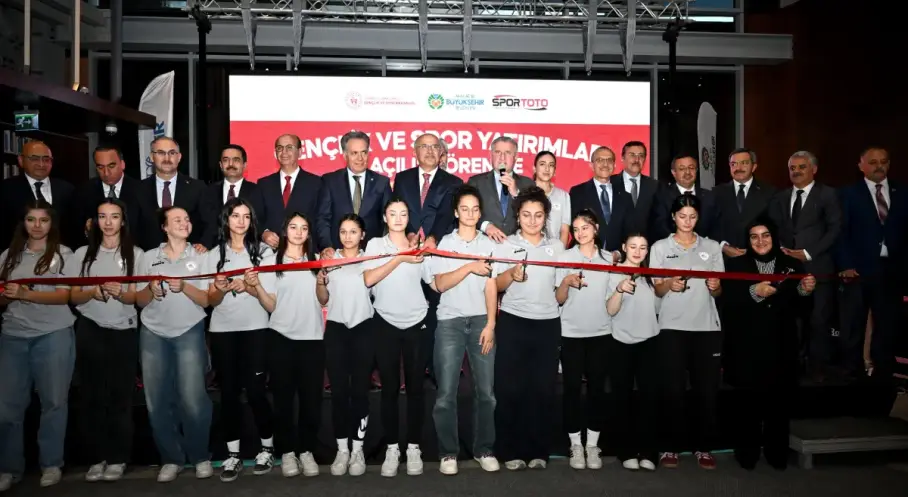 Bakan Bak, Malatya’da Şehir Kütüphanesi ile gençlik ve spor tesislerinin açılışını yaptı