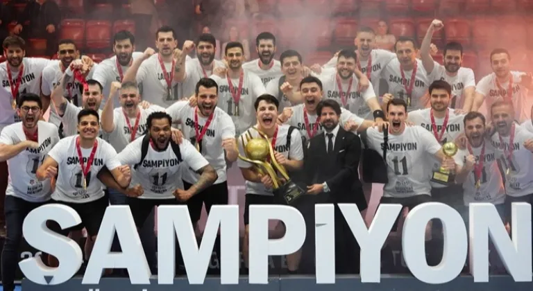 Bakan Bak'tan Hentbol Şampiyonlarına Kutlama: Beşiktaş ve Bursa Zirvede!